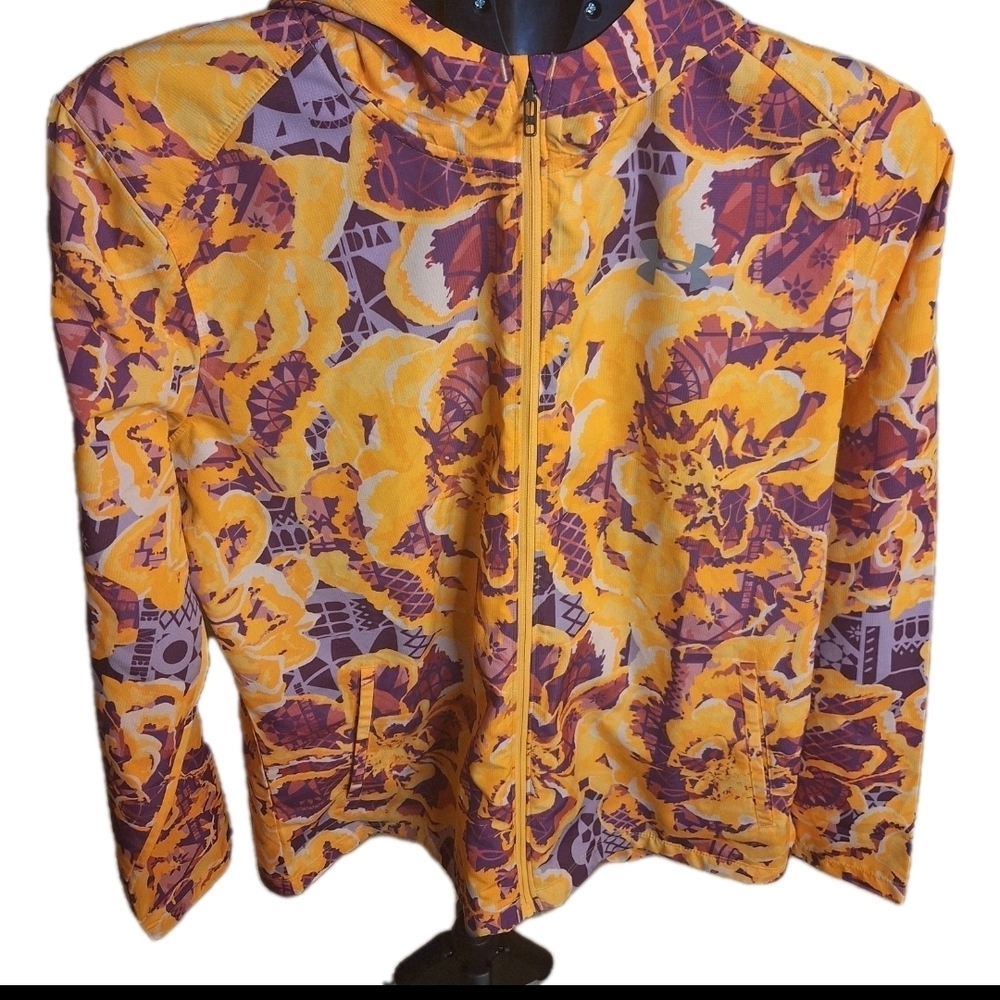 Under Armour Women"s Running Jacket. Size L